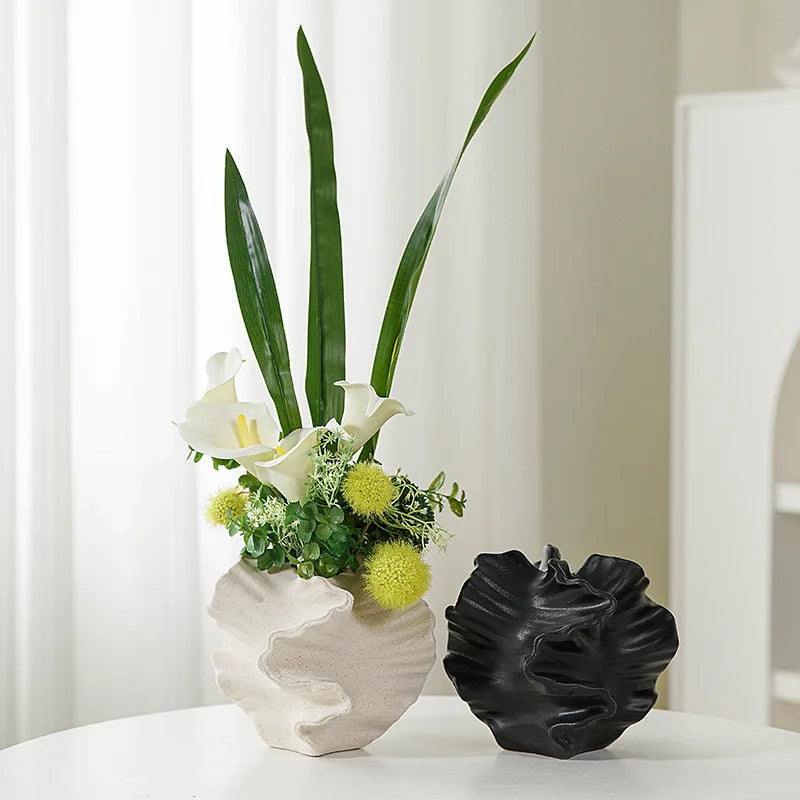 Ceramic Vase Geometric Wavy Petal Shape for Flower Arrangement